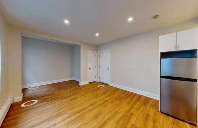 Building Photo - 835 Beacon St