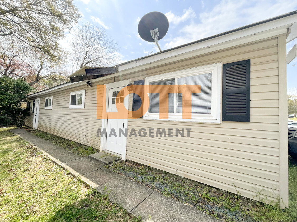 Primary Photo - 10 Montis Dr
