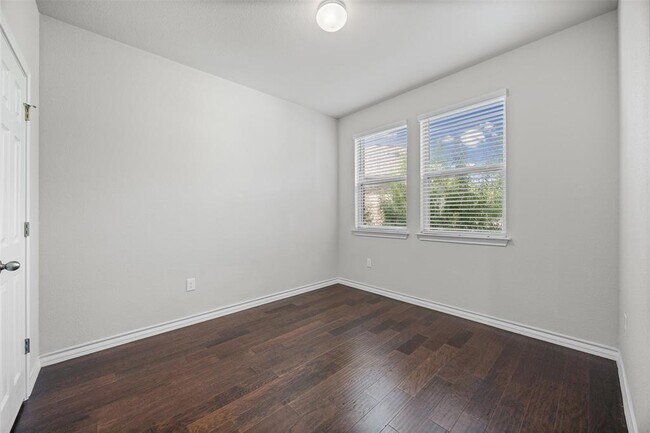 Foto del edificio - 11924 Gilleland Ln