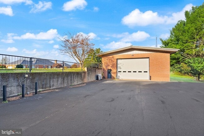 Foto del edificio - 318 Evergreen Mills Rd