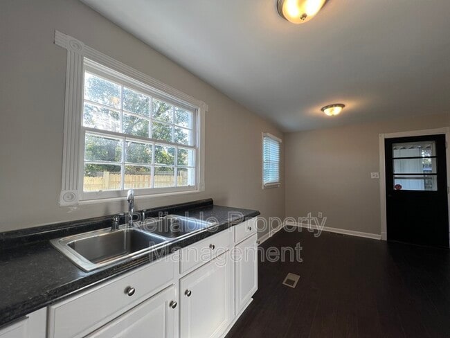 Building Photo - 2856 Cornwallis Rd