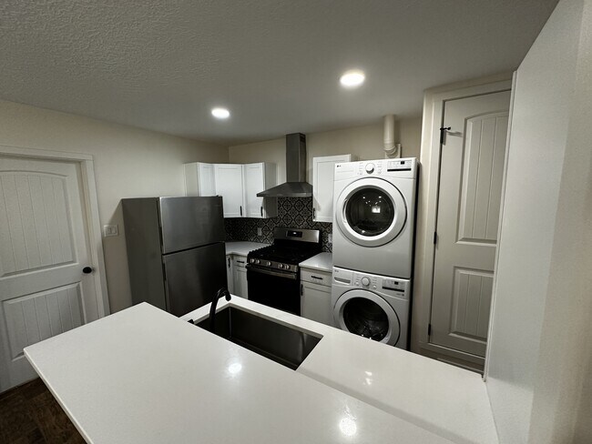 Foto del edificio - 4702 Marble Ave