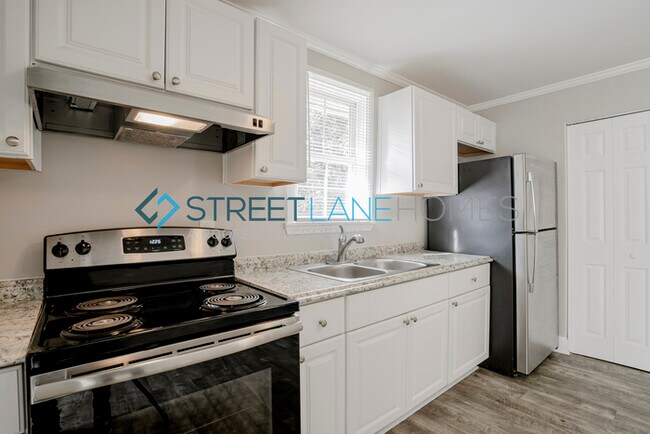 Building Photo - NOW OFFERING $250 OFF FIRST FULL MONTH IF ...