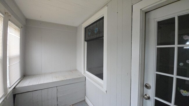 Building Photo - 2240 White Oak Ave