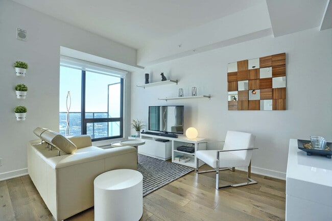 Building Photo - 1055 Rue de la Montagne