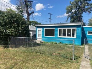 Building Photo - 707 6th Ave N