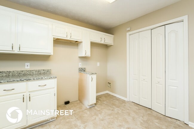 Building Photo - 308 Barr Cir