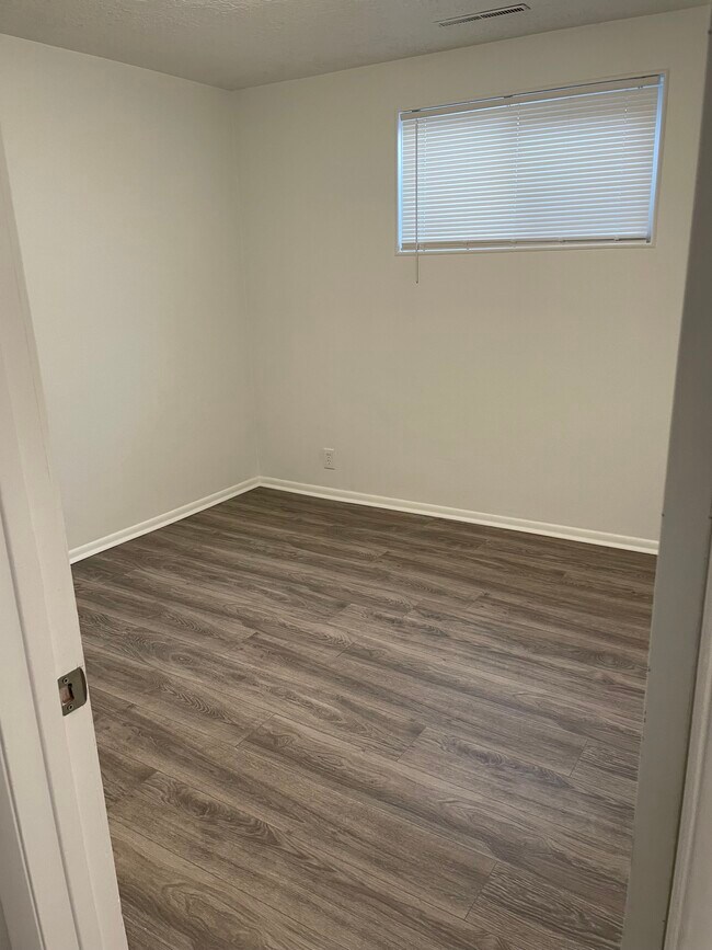 Room 1 - 264 E 500 N