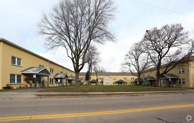Building Photo - 501 Lake St