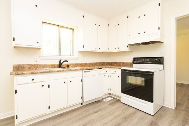 Foto del edificio - 5801 Clover St
