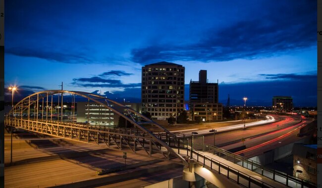 Foto del edificio - 4600 E Asbury Cir 512