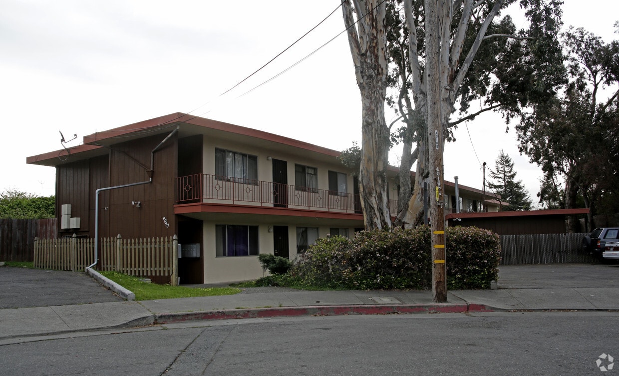 Primary Photo - 4040 Quigley St