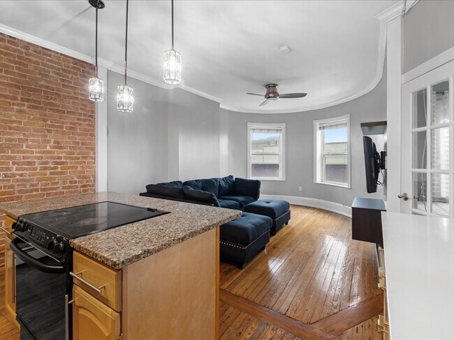 Foto del edificio - 883 Harrison Ave