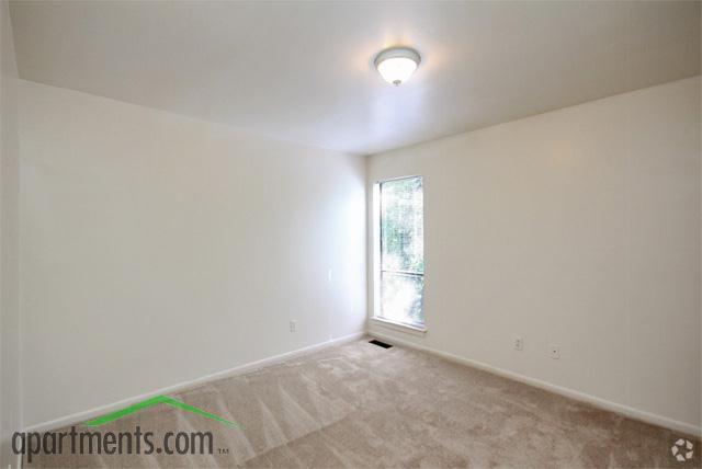 Bedroom - Townhouses of White Oak