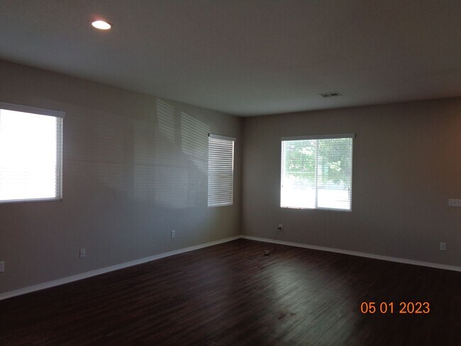 Foto del edificio - 2739 Garnet Ln
