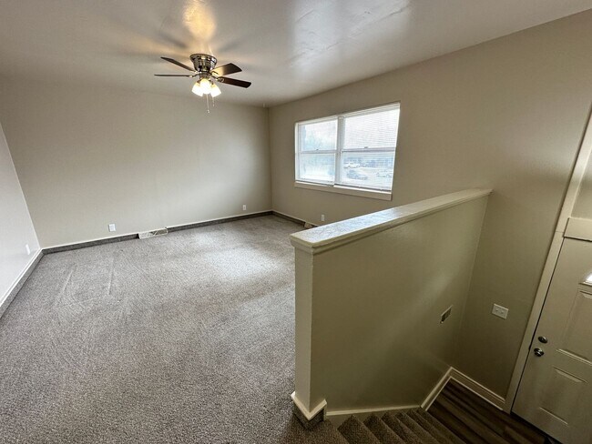 Building Photo - Townhome near Pawnee and Meridian