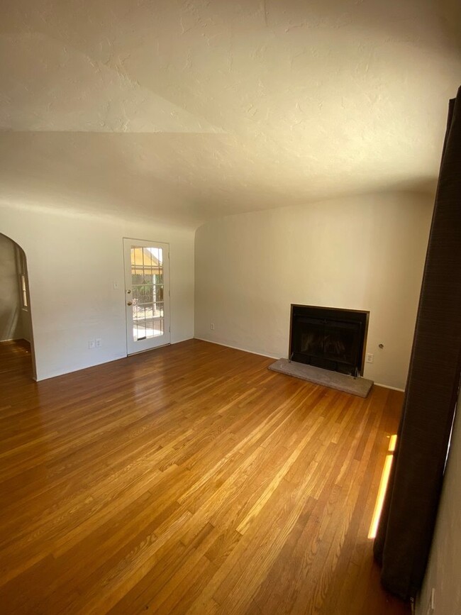 Building Photo - Crown Point Charmer~ 2Bdrm 1Bath Plus 2 Ca...