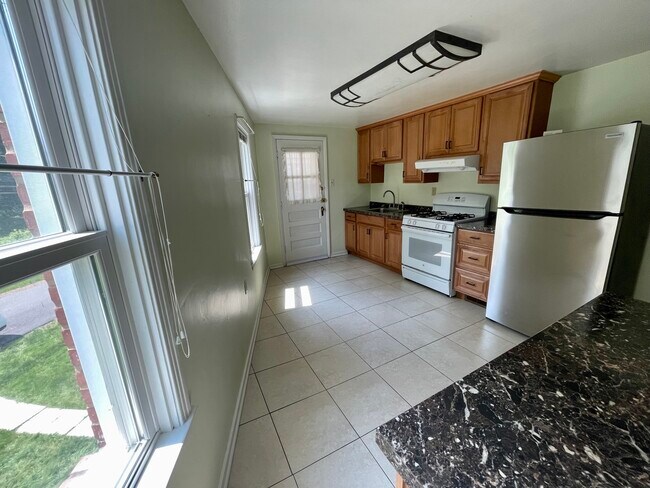 Cocina - 1453 Woodbine St