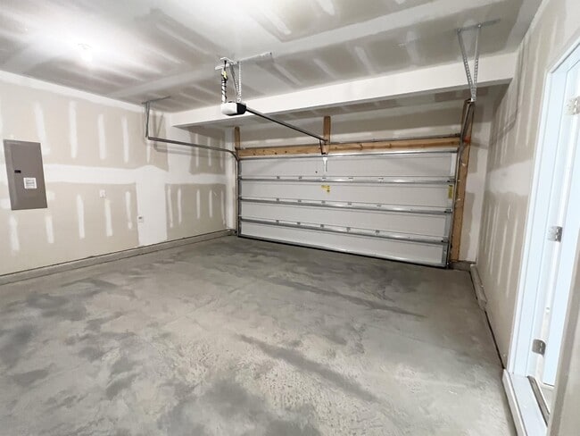 Building Photo - 324 Highview Dr