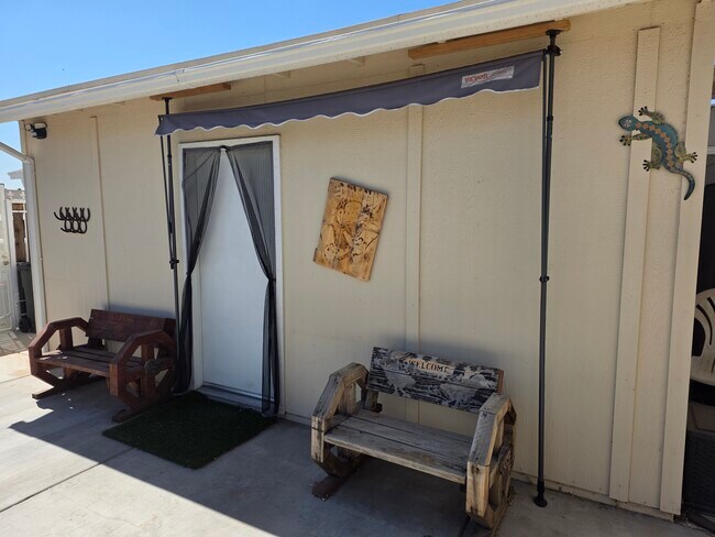 Building Photo - 1812 N 68th Dr