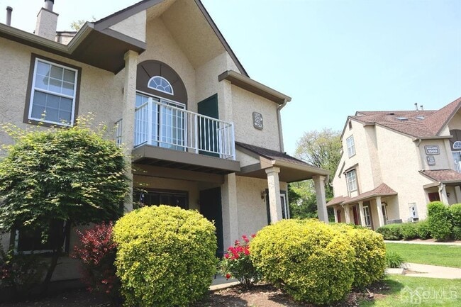 Building Photo - 1306 Commons at Kingswood Dr