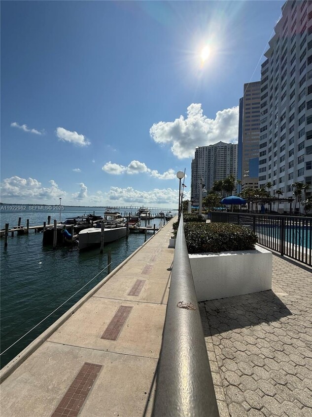 Foto principal - 825 Brickell Bay Dr