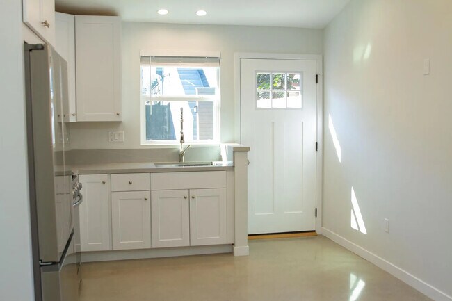 Foto del edificio - 5246 Canoga Ave