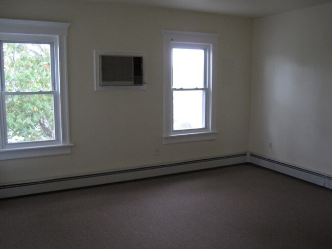 Building Photo - 329 Viviney St