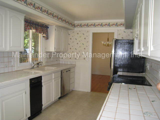 Foto del edificio - 1770 Mapleleaf Rd