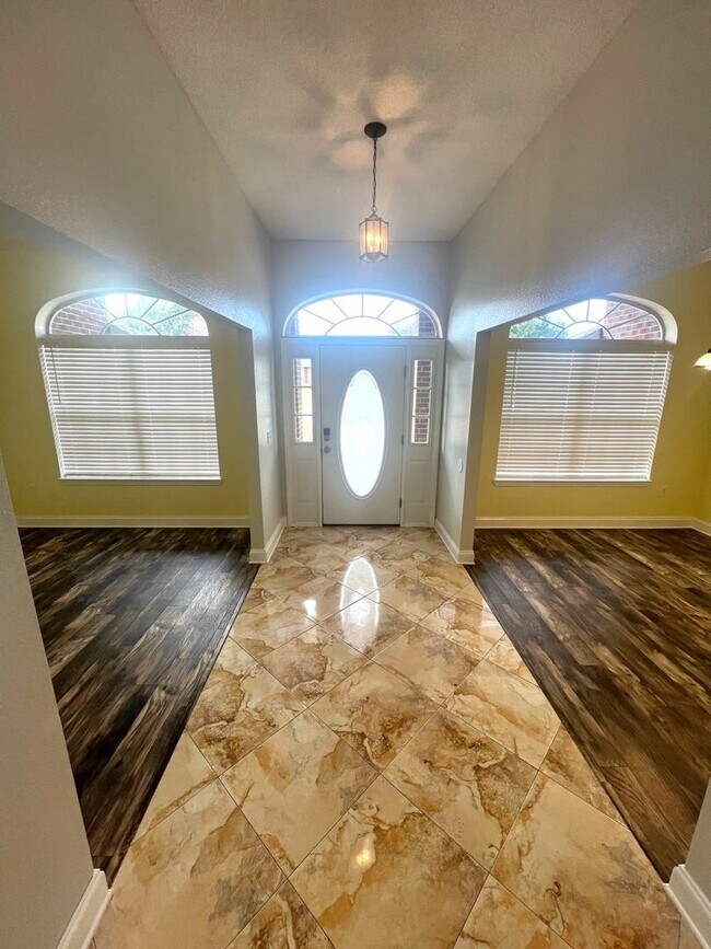 Foto del edificio - Beautiful 4 Bedroom, 2 Bath Solar Powered Milton Home available !!