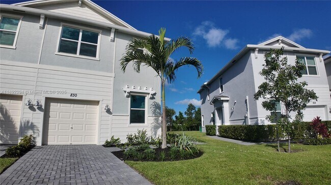 Foto del edificio - 830 SE grovebush Ln
