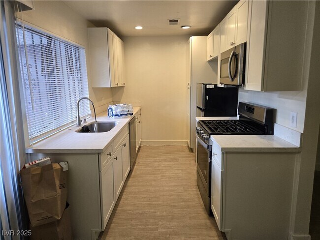 Foto del edificio - 1405 E Vegas Valley Dr