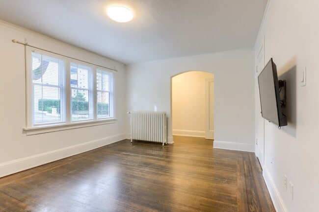 Building Photo - 935 Jervis St