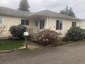 Building Photo - 323 SE 141st Ave