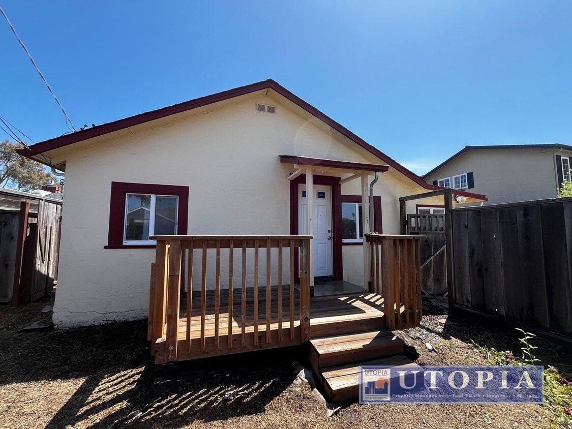Foto principal - Sunny and Private 1 bed, 1 bath home, with...