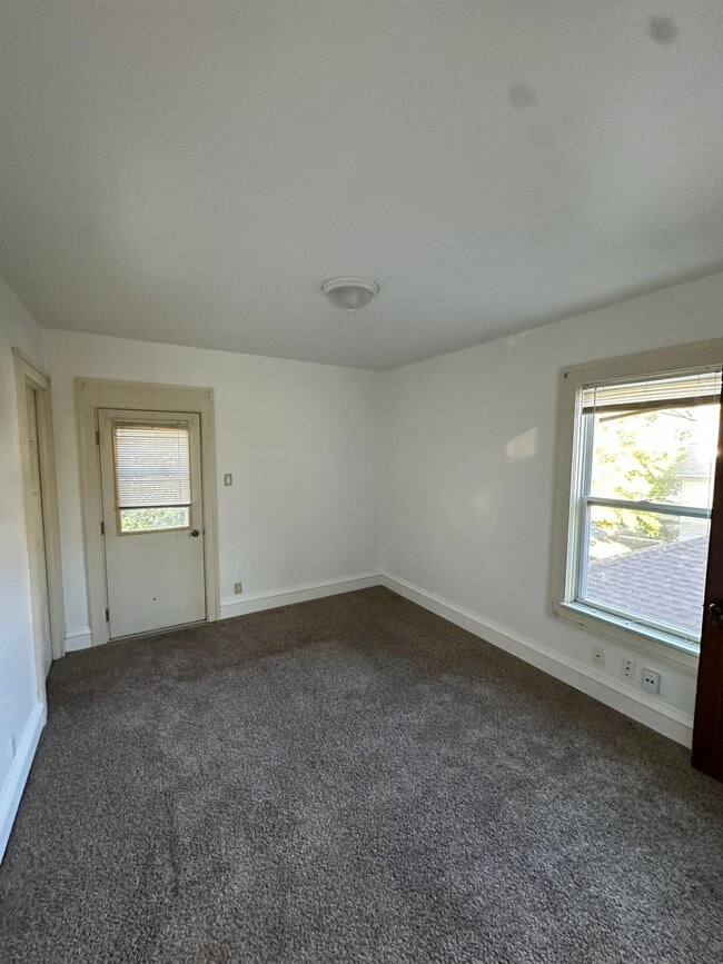 Bedroom - 831 Georgia Ave