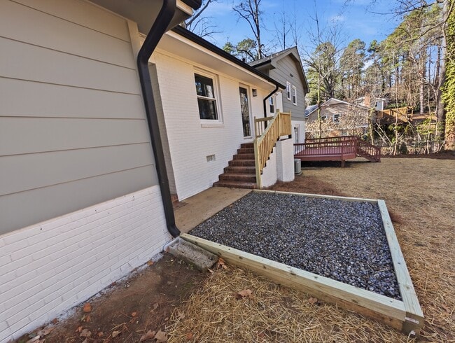 Building Photo - 1113 Yorkshire Dr