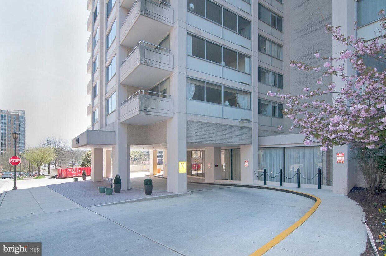 5500 Friendship Blvd Unit 2111N, Chevy Chase, MD 20815 Room for Rent