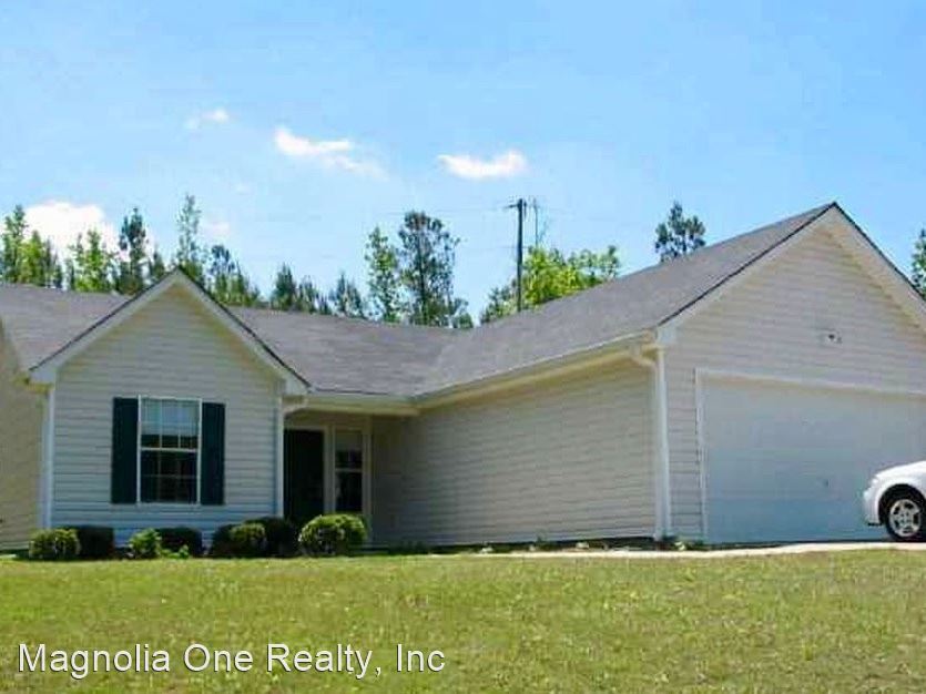 3 br, 2 bath House - 128 Hunters Lake Dr.