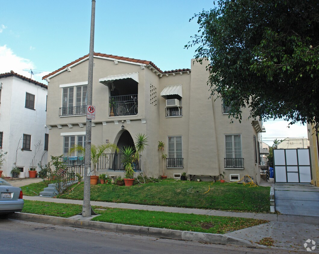 334 N Sierra Bonita Ave, Los Angeles, CA 90036 Apartments at 334 N