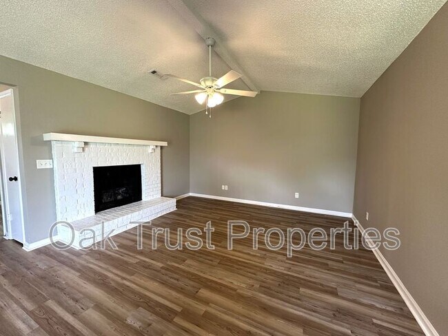 Building Photo - 401 Converse Ct