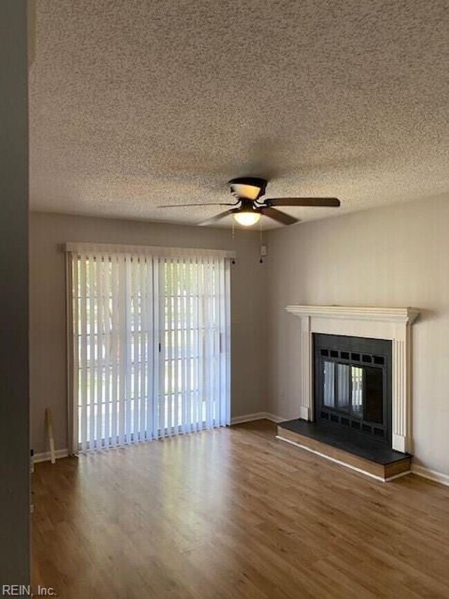 Foto del edificio - 3772A Towne Point Rd