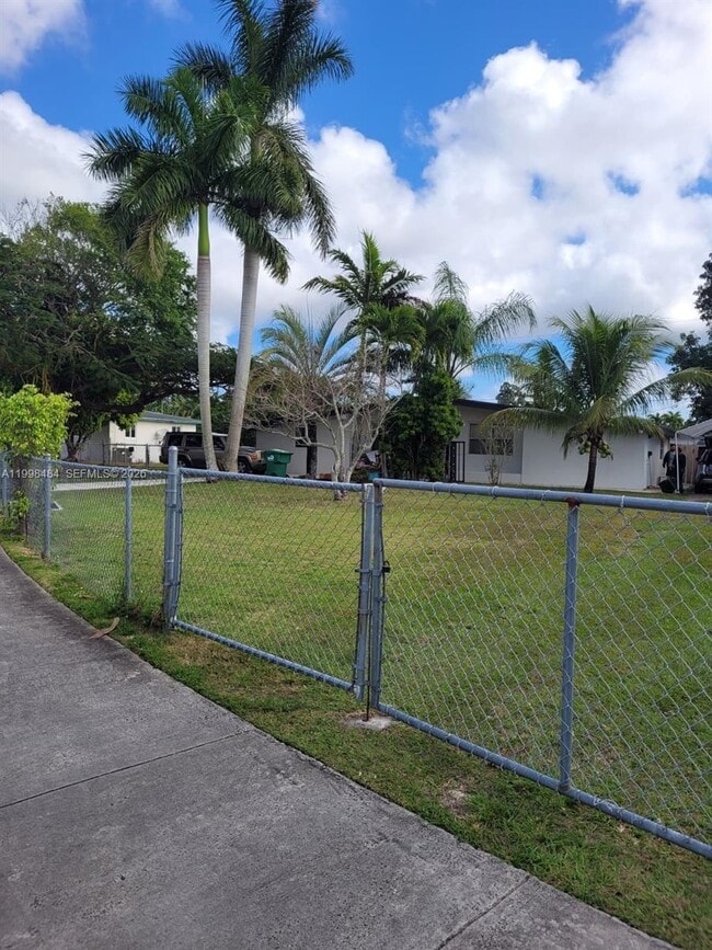 Building Photo - 26925 SW 145th Ave