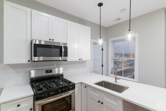 Building Photo - 473 Meridian St