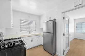 Building Photo - 844 2nd St