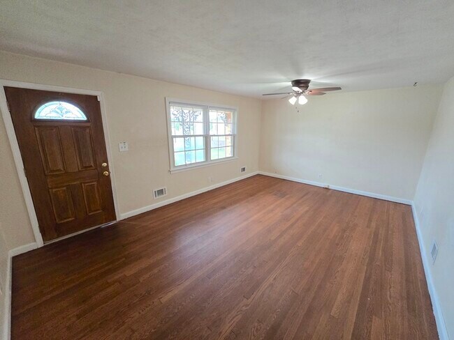 Building Photo - Charming 4-Bedroom Brick Ranch in Virginia...