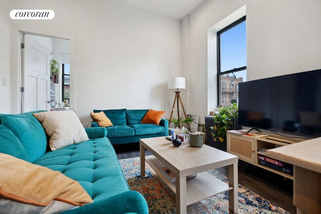 Foto del edificio - 1684 Woodbine St