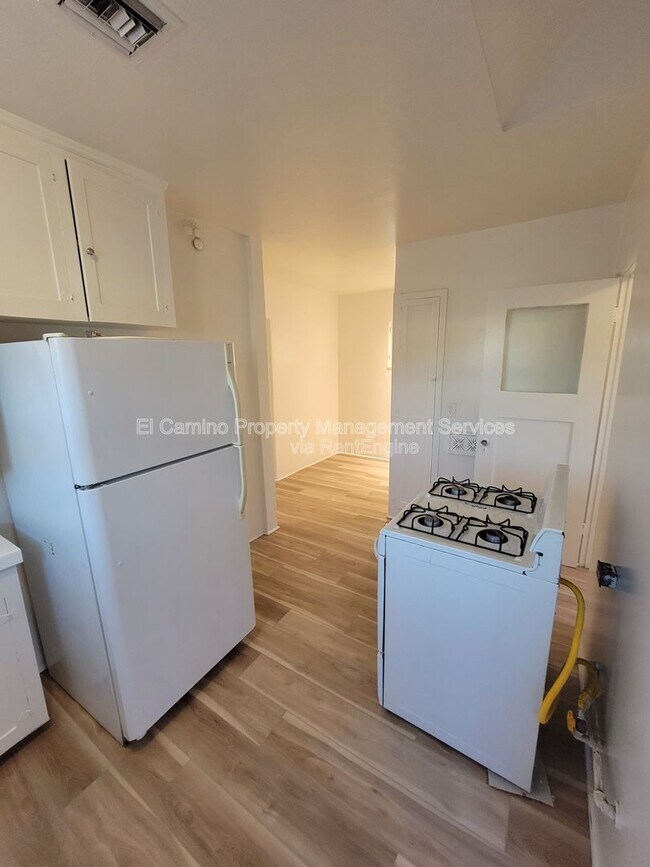 Foto del edificio - 5756 Pickering Ave