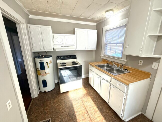 Foto del edificio - 100 Bowen Cir