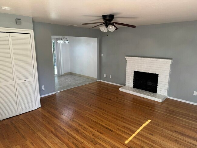 Foto del edificio - 2361 Thompson Way